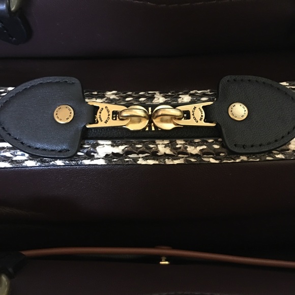 Stunning Coach Exotic Detailed Mason Color - Picture 12 of 16